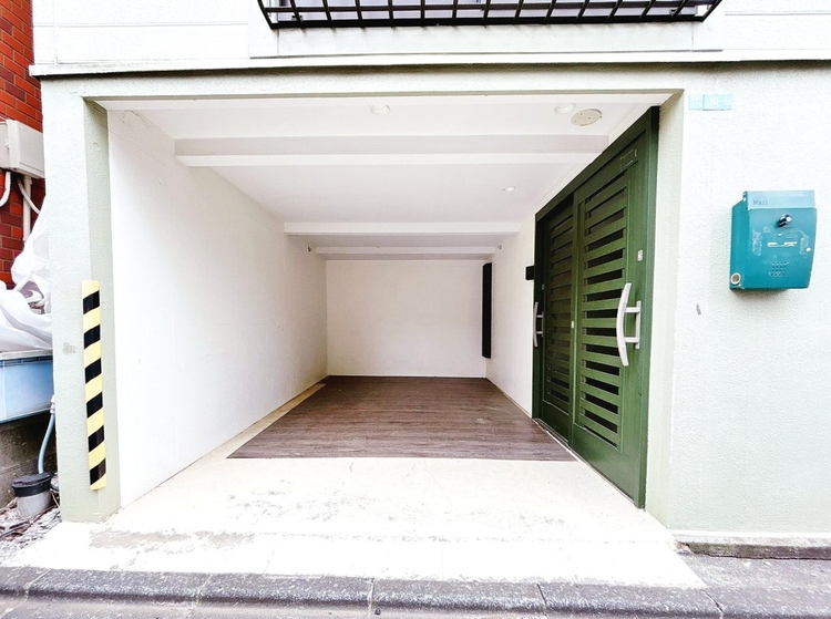 駐車場 本物件の駐車スペースです。車種制限のある場合もございますので、お気軽にお問い合わせくださいませ。