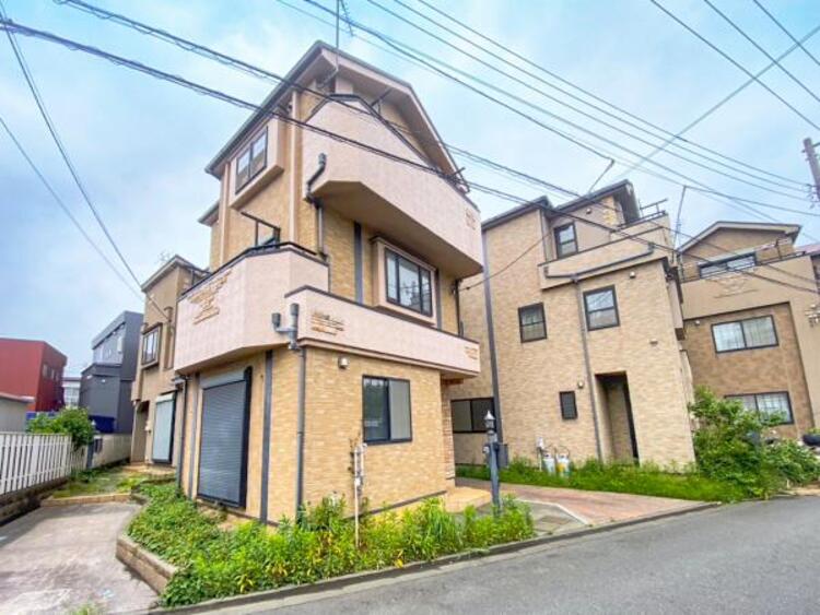 外観 落ち着いた色合いで、周囲の街並みに馴染む外観です。