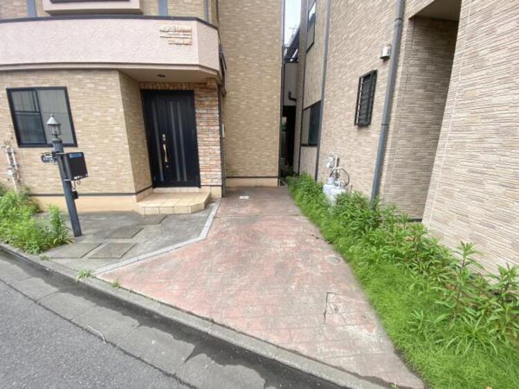駐車場 敷地内に駐車スペースあり。日々の移動もスムーズです。