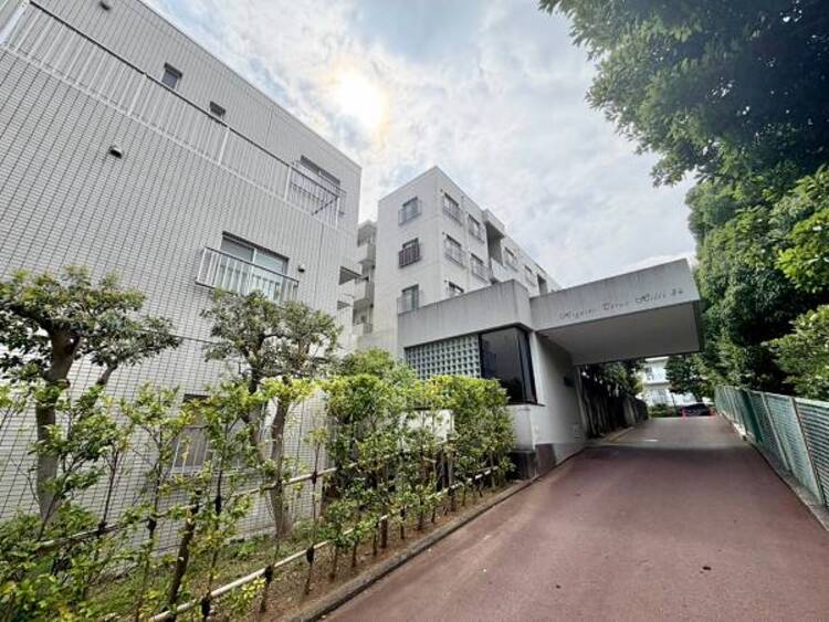 外観 落ち着いた色合いで、周囲の街並みに馴染む外観です。