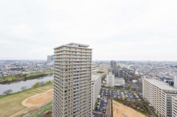 その他 開放感のある眺望。季節による景色の変化を日常の生活と共に感じてください。 