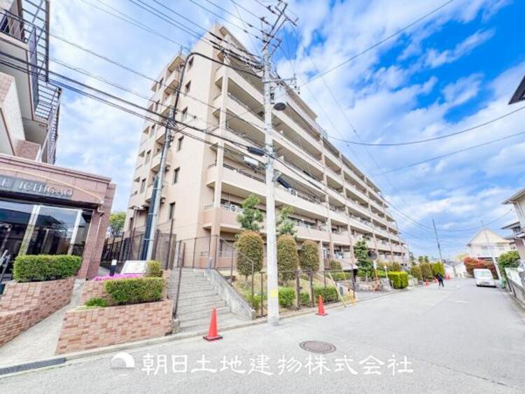 外観 【外観写真】時間のゆとりと空間、暖かな陽光がもたらす光と風を独占してください。