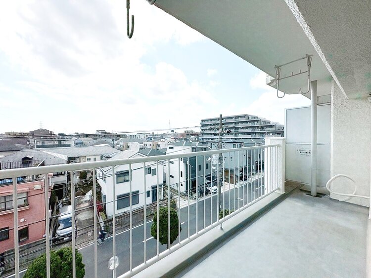 バルコニー 暮らしの中で、光と風を演出してくれるバルコニー。