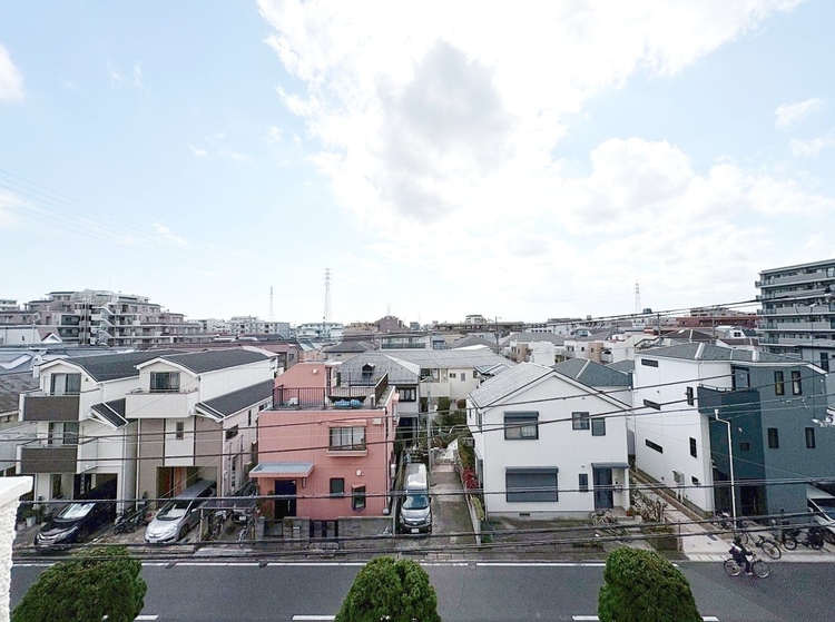 バルコニー 頬をなでる、優しい風を感じることが出来ます。