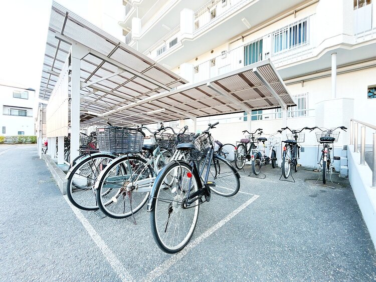 その他 きちんと整備された駐輪場。住む方の心遣いが感じられます。