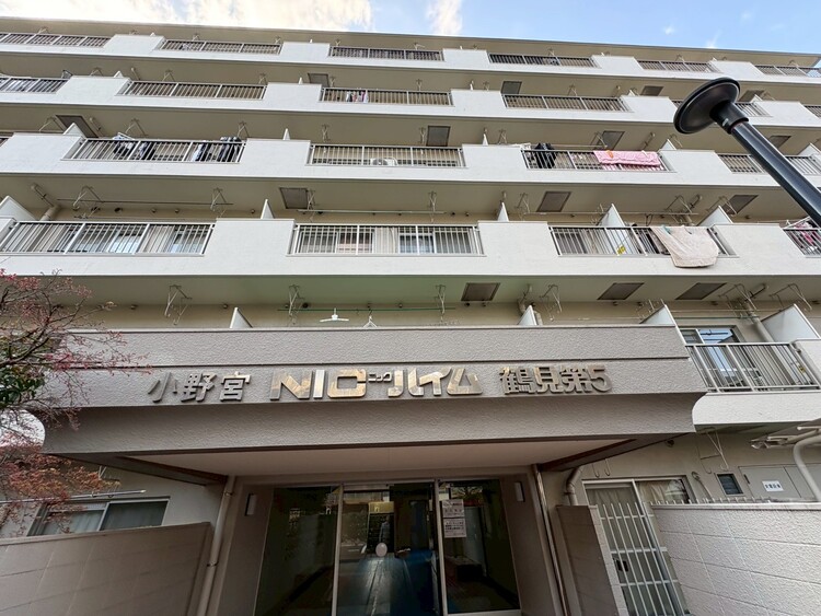 その他 スタイリッシュなエンブレム。お洒落なマンションは入り口から。