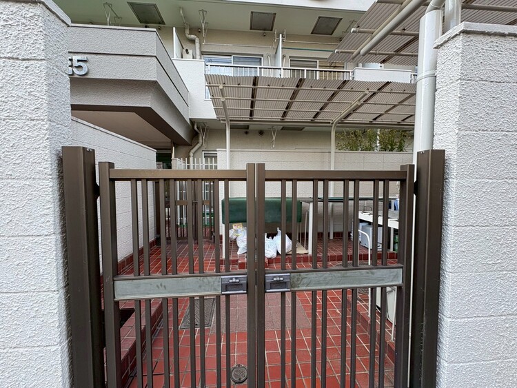 その他 マンションの敷地内には、中庭もございます。