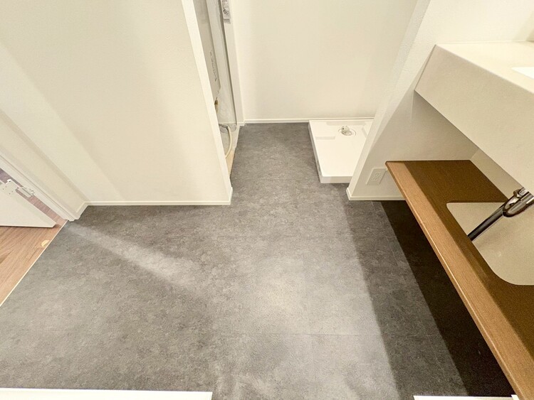 その他 十分な広さの脱衣所。