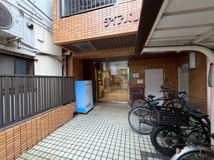 その他 上質感漂う玄関アプローチです。
