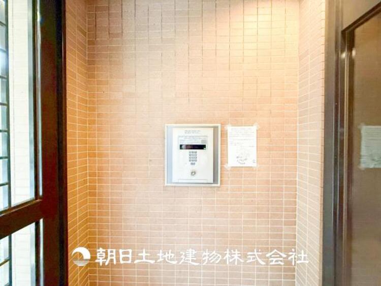 設備 【オートロック】マンション敷地内はオートロック付きで安心のセキュリティ。