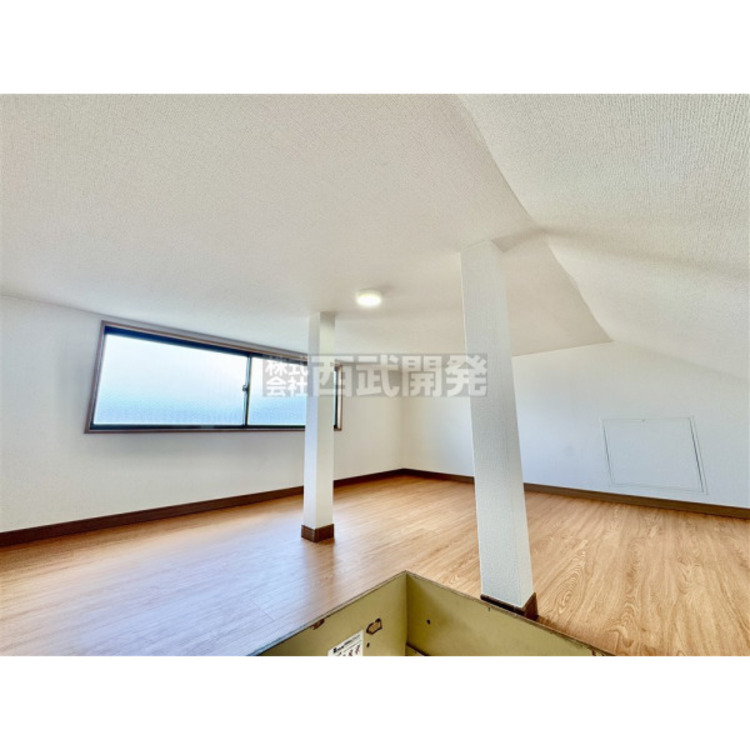 収納 何かと便利な小屋裏収納付き。スキー用品や暖房器具など季節の入替え品を上手に収納してください。