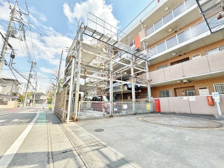 駐車場 本物件の駐車スペースです。車種制限のある場合もございますので、お気軽にお問い合わせくださいませ。