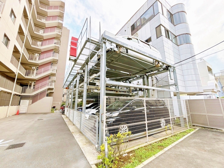 駐車場 本物件の駐車スペースです。車種制限のある場合もございますので、お気軽にお問い合わせくださいませ。