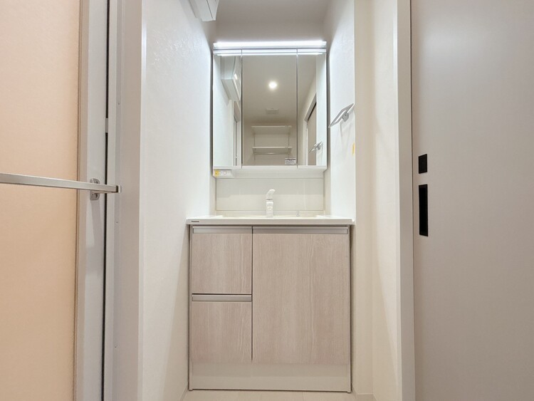 洗面 何かと物が増える場所だからこそ、スッキリと見映えの良い空間に。