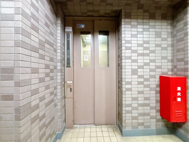 設備 エレベーターの管理も、きちんと行き届いてます。