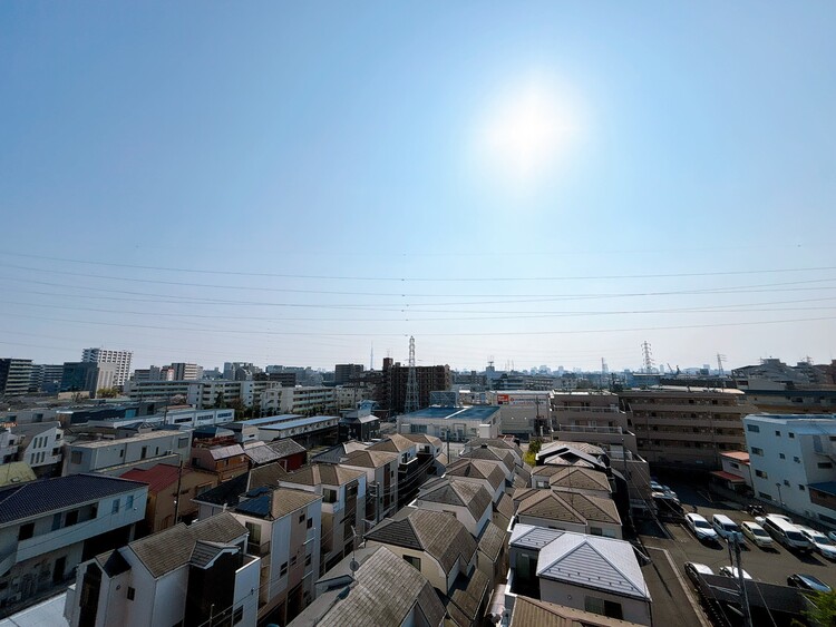 バルコニー 窓を開けると広がる青空。心をリフレッシュして日々を過ごしていきましょう。