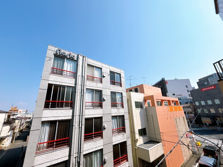 バルコニー 窓を開けると広がる青空。心をリフレッシュして日々を過ごしていきましょう。