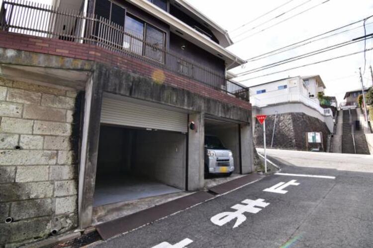 その他 2台分を確保したカースペースは並列タイプ。車の出し入れもスムーズで、運転に自信のない方も気軽に駐車することができます。