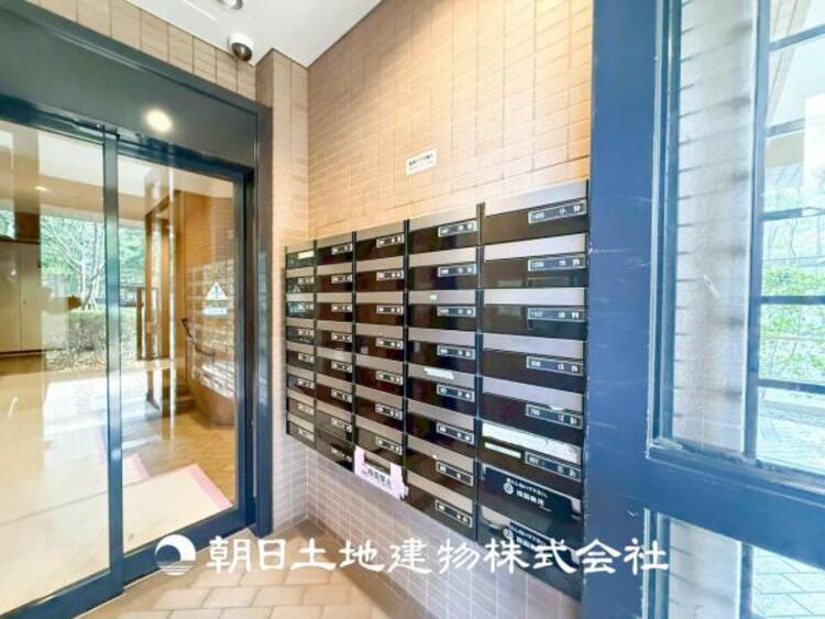 その他 【集合ポスト】 防犯カメラ付きでセキュリティー面も安心です。