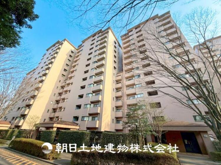 外観 【外観写真】家族の色を映し出す洗練された邸宅は、ずっと輝き続けながらいつしか街の風景に溶け込んでいきます。