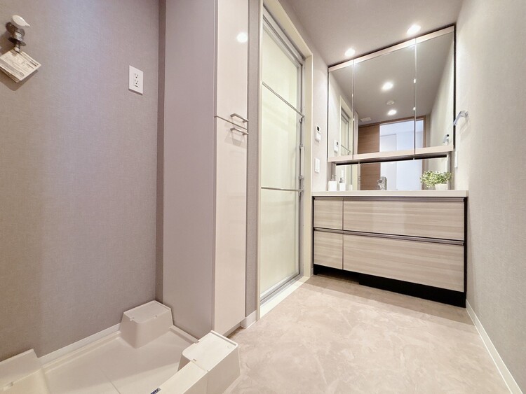 洗面 清潔感と心地よさを重視した、上質感漂うパウダールーム。