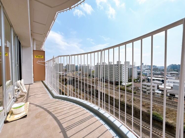 バルコニー 暮らしの中で、光と風を演出してくれるバルコニー。