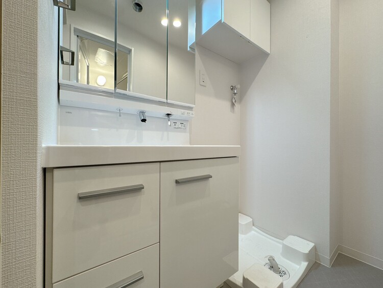 洗面 何かと物が増える場所だからこそ、スッキリと見映えの良い空間に。