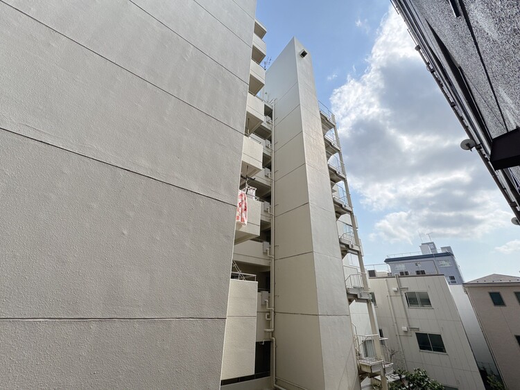 バルコニー 窓を開けると広がる青空。心をリフレッシュして日々を過ごしていきましょう。