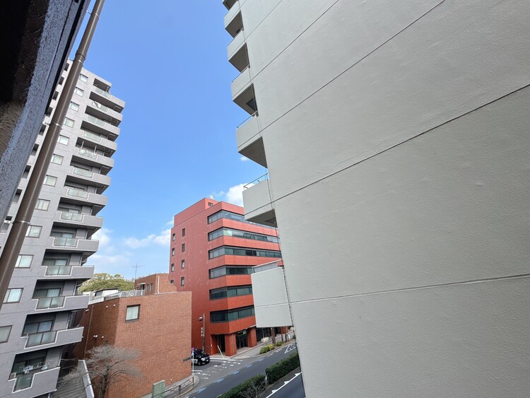 バルコニー 頬をなでる、優しい風を感じることが出来ます。