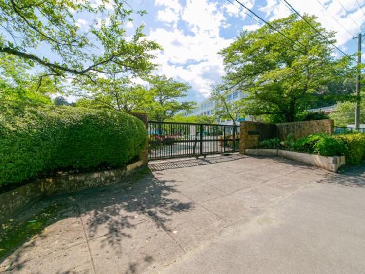 周辺 八王子市立長房中学校迄1050ｍ