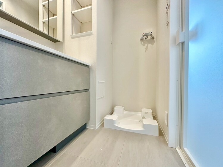 その他 十分な広さの脱衣所。