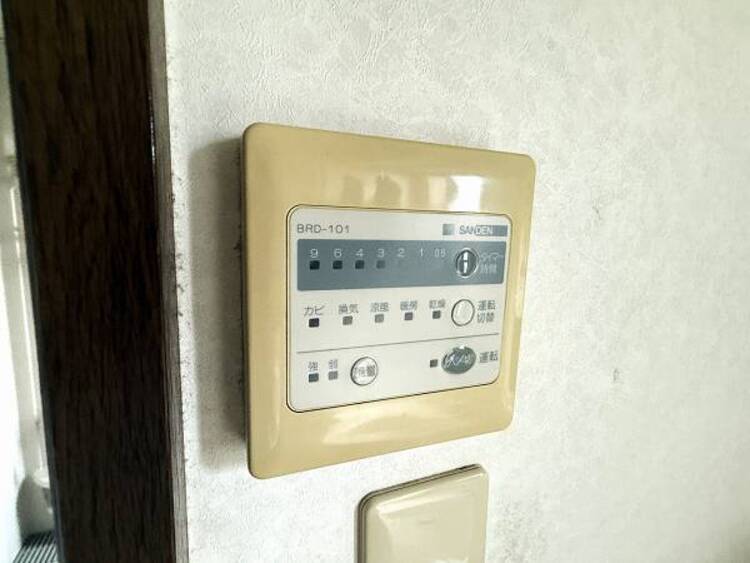 風呂 浴室乾燥機付きです。