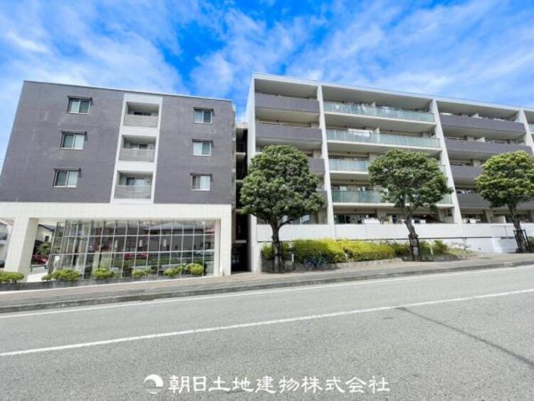 外観 【外観写真】デザインされた空間と競い合うかのような充実した建物と共に大切な家族の思い出を刻んでいきます。