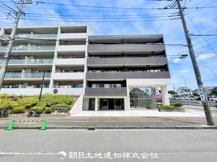 外観 【外観写真】家族の色を映し出す洗練された邸宅は、ずっと輝き続けながらいつしか街の風景に溶け込んでいきます。