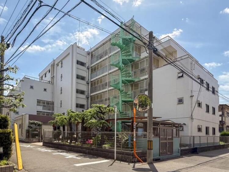 外観 ３路線２駅利用可「日吉本町」駅徒歩７分　生活に便利な設備・仕様を揃えた快適住宅です。