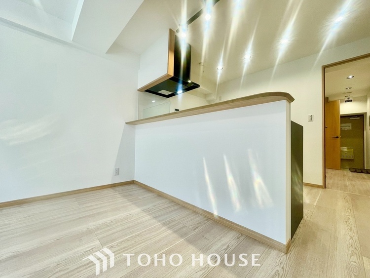 内装 【LIVING】◆陽光◆が差し込む。この開放的なLDKに家族の笑顔が集う。家族が一緒に過ごす空間は明るく、そして居心地よく。