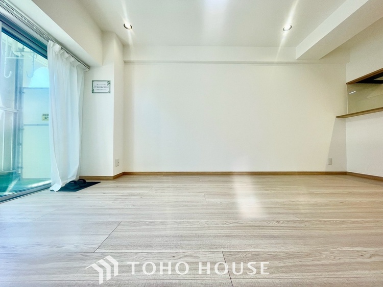 内装 【LIVING】◆扉を◆開くとこの景色。家族の”おかえり”の声が聞こえてきそう。