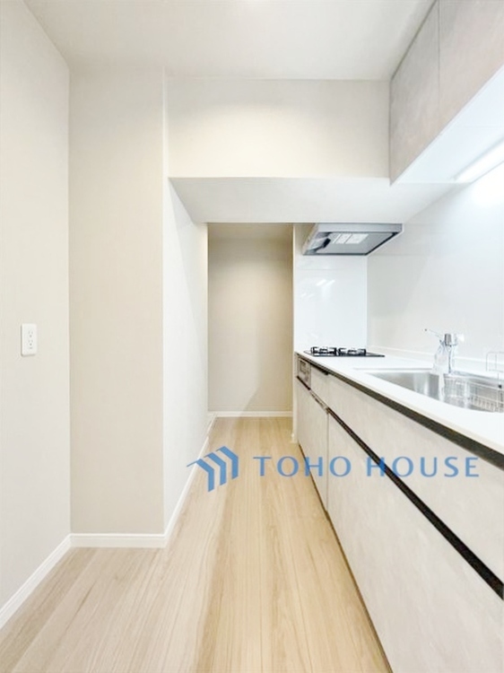 内装 ◆時を忘れる場所◆ここにはみんなが集い、食事と楽しい会話が始まる。話に夢中になりすぎて、ついつい時を忘れ夜半過ぎになってしまう。そんな束の間の幸せを感じさせてくれる場所でありたい。