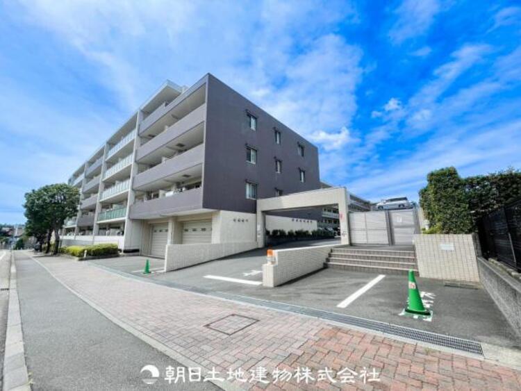 外観 【外観写真】直線的なフォルムと落ち着いた色合いが、都会的な雰囲気を演出しています。