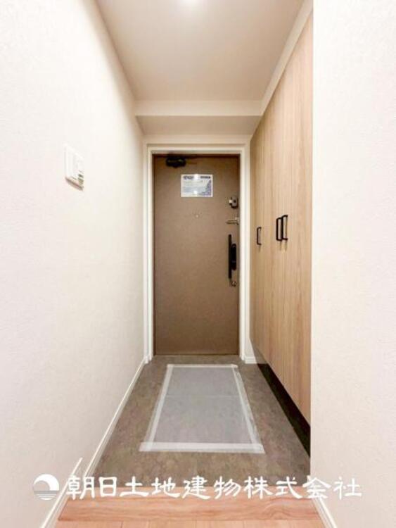 その他 【玄関】大切な家族、お客様をお迎えする玄関は住宅の入口。仕事が終わって疲れた日でも、あなたを受け入れてくれます。