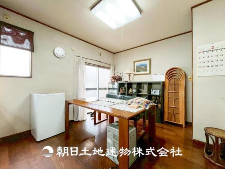居間 【リビング】1日の中で最も長い時間を過ごすことになるリビングだからこそいつも笑顔があふれる空間であるように心掛けています