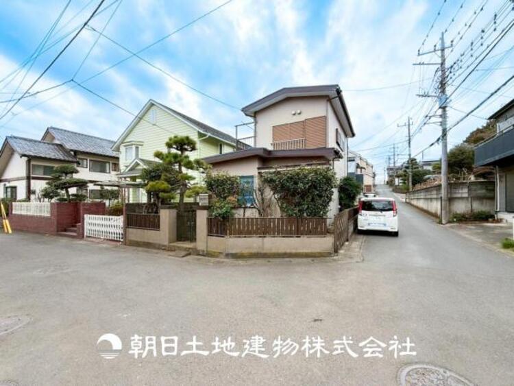 外観 【外観・立地】家族の色を映し出す洗練された邸宅は、ずっと輝き続けながらいつしか街の風景に溶け込み人と共に歩んいきます。