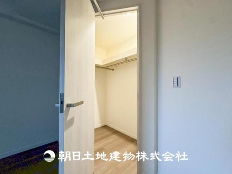 収納 【WIC】収納に便利なウォークインクローゼットがあり、衣類をまとめてしまえるので管理がしやすいです。