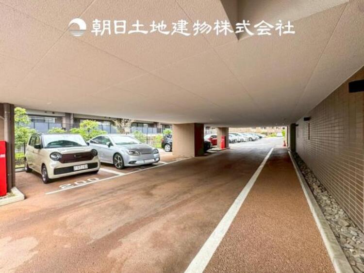 駐車場 【駐車場】 敷地内駐車スペース。日々の暮らしにも大切なスペースです。