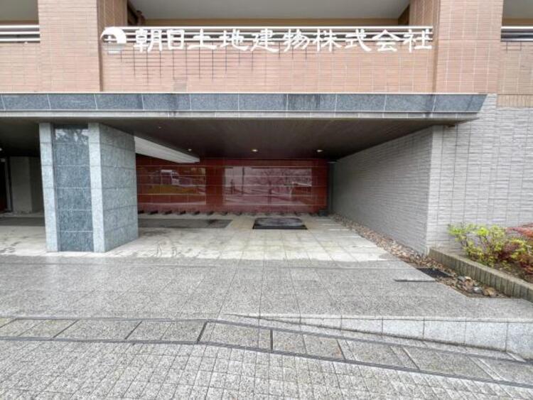 外観 【外観写真】無駄のないデザインと落ち着いたカラーリングが特徴のシンプルモダンな住宅。機能性と美しさを兼ね備えた外観です。