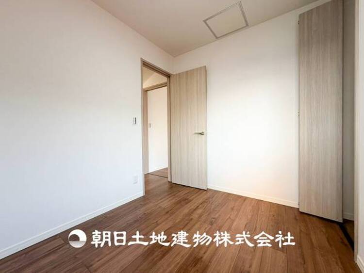 内装 【洋室】爽やかな空間演出とセンス良く纏められた室内は寛ぎ空間でなければなりません。妥協せずにまとめ上げました。