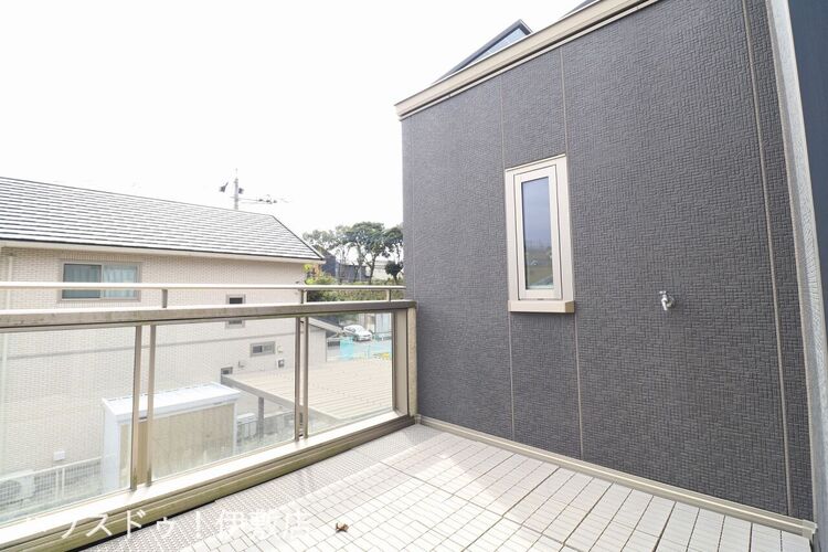 その他 【バルコニー】南向きの広々としたバルコニー。水栓付です。
