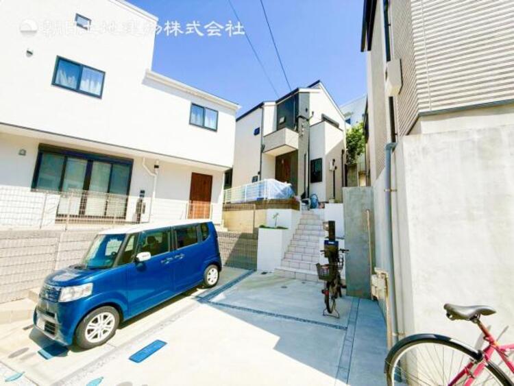 外観 毎日のお散歩も楽しく緑に恵まれた静かな住環境となります！！！伸び伸びスローライフを叶えてくれる物件！自然豊富な季節の移ろいを身近に感じられる環境は空間に彩りを添えておしゃれな住空間を作り上げます！ 
