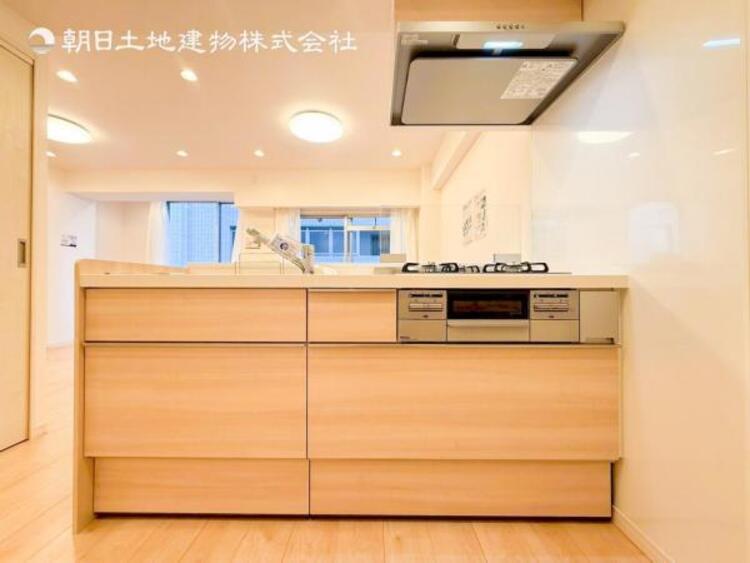 キッチン 【キッチン】使いやすい最新のシステムキッチンに交換済みです。入居時から気持ちよくお使いいただけます。 
