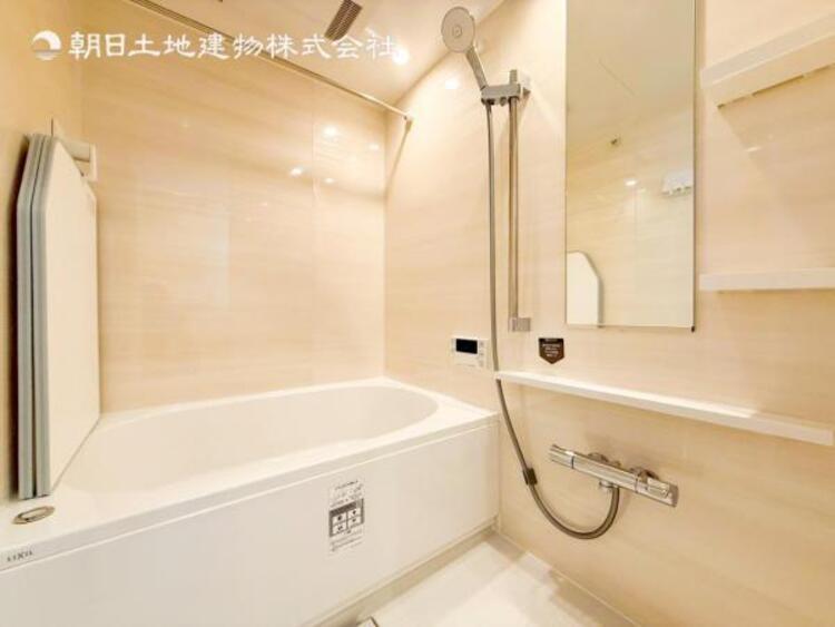 風呂 【浴室】使いやすい最新システムバスににリフォーム済みです。ご入居時から気持ちよくお使いいただけます。 